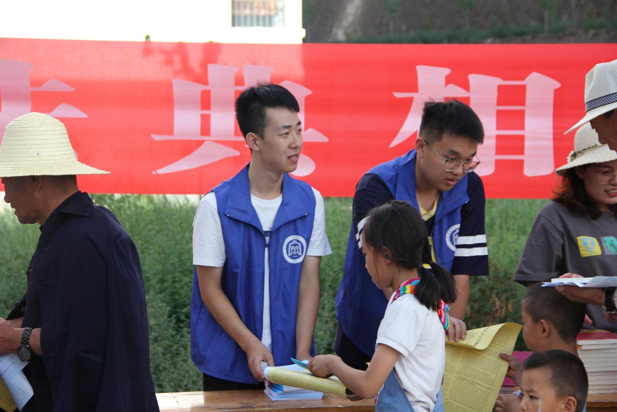 甘肃政法大学青年学生志愿者赴会宁开展"三下乡"普法宣讲社会实践活动