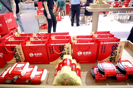 米粉新秀徐妈妈卤汁拌粉亮相首届中国米粉节