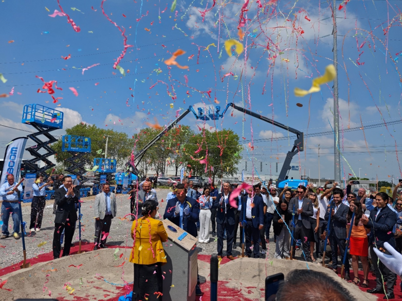 星邦智能墨西哥工厂奠基仪式现场星邦智能墨西哥工厂占地280亩,自规划