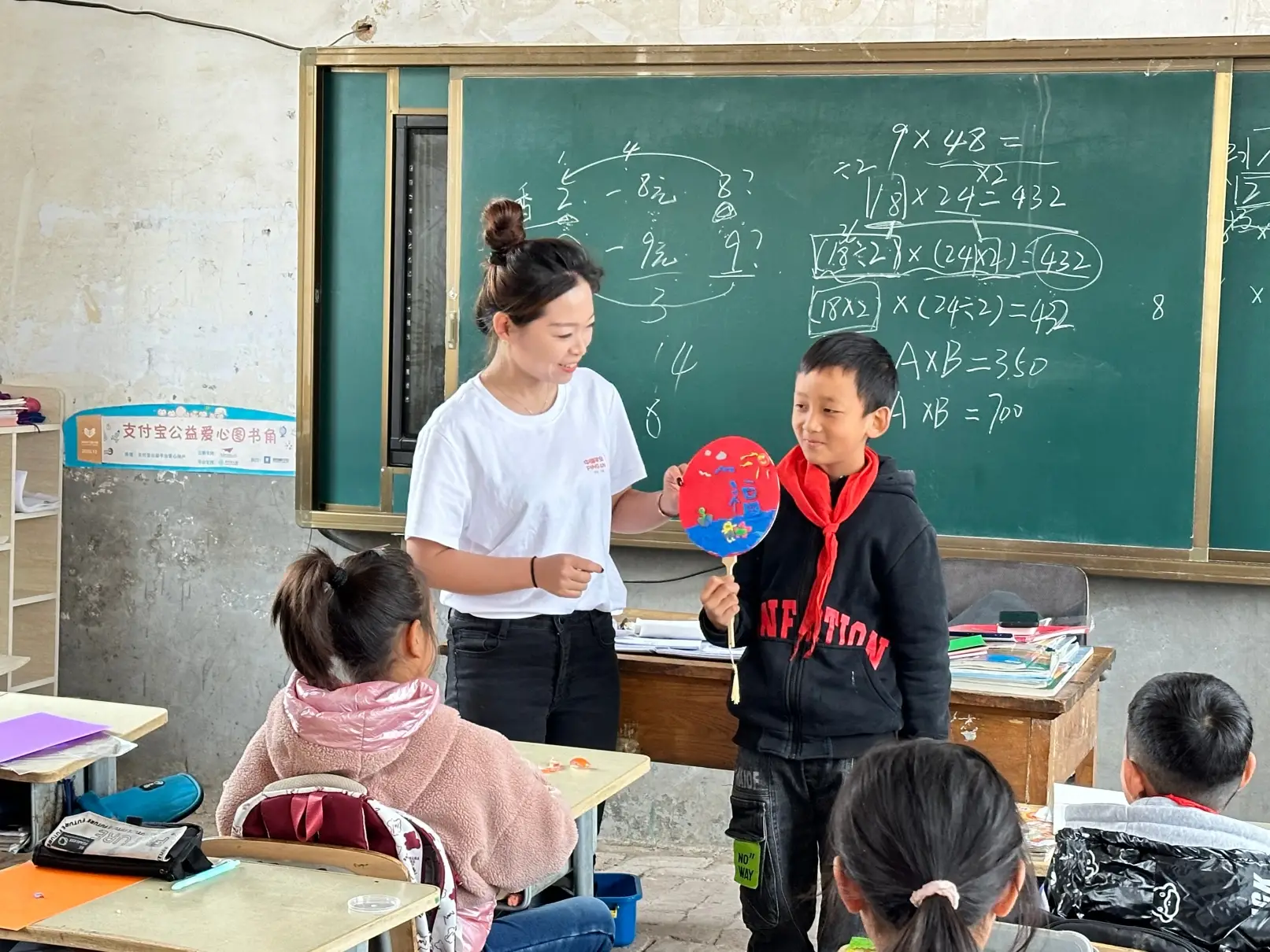 支教日记｜刘畅：团扇轻舞，绽放童真之美