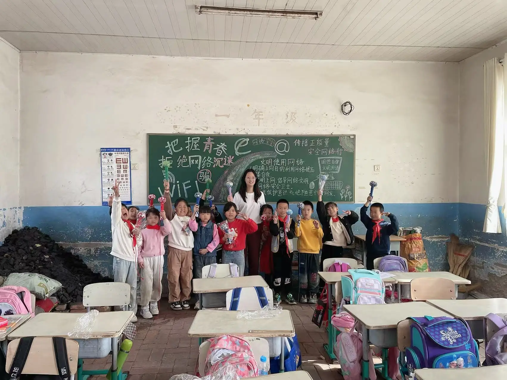 支教日记｜张馨元：艾草锤的制作+手势舞