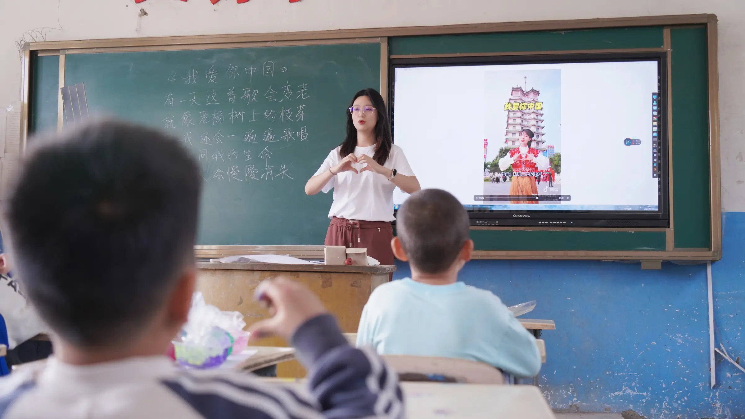 支教日记｜张馨元：艾草锤的制作+手势舞